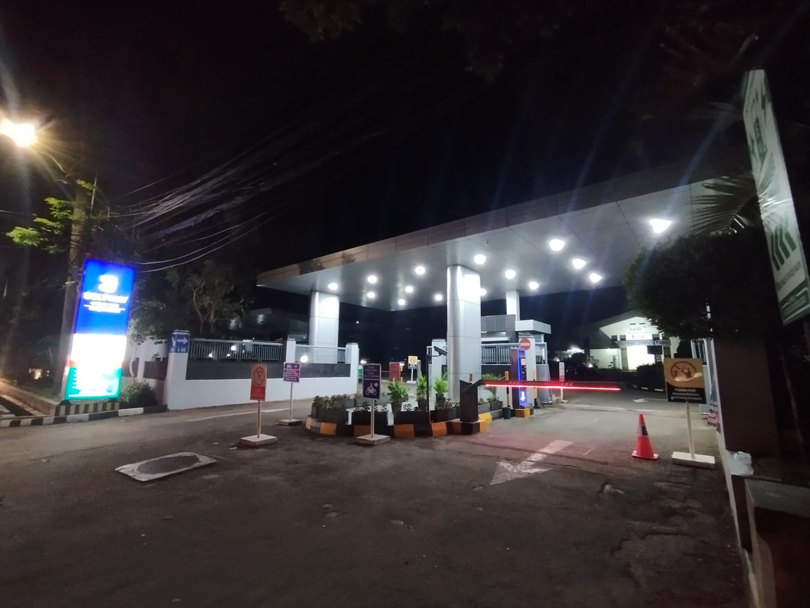 Pintu masuk Ampera Raya